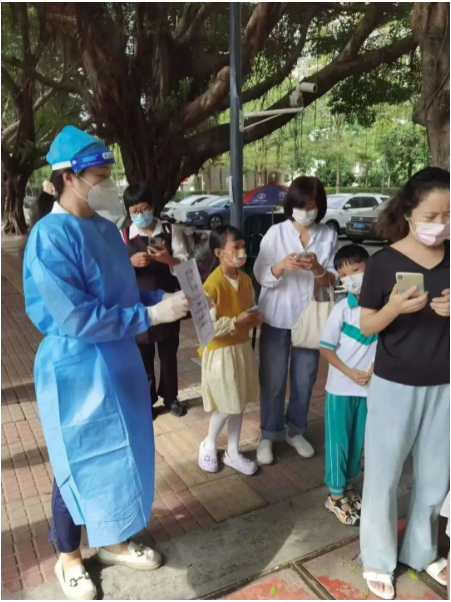 新仕誠公司紀(jì)檢干部督戰(zhàn)并進，以實際行動筑牢疫情防護網(wǎng)